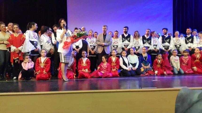 Halk Dansları Topluluğu ayakta alkışlandı