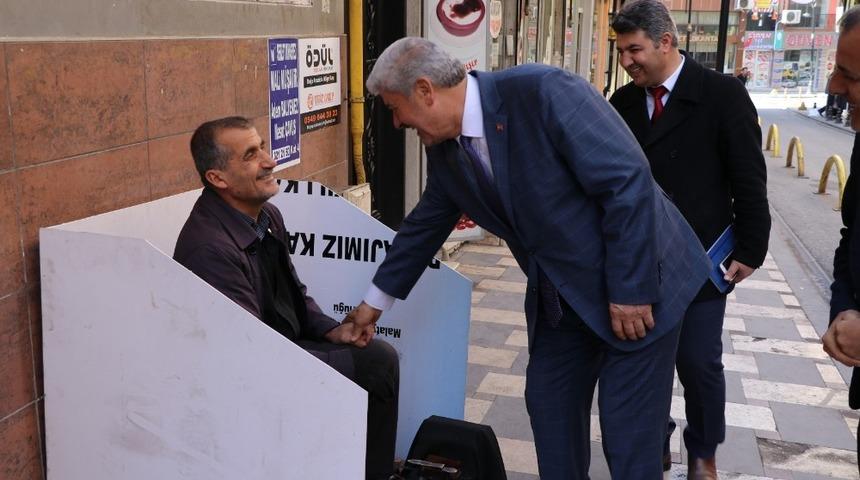 İYİ Partili Ekinci&rsquo;den afiş tepkisi