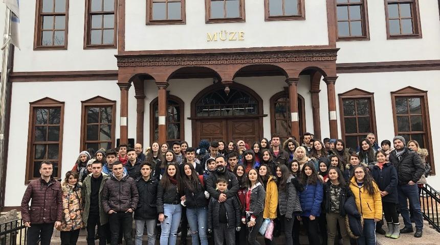 150 &ouml;ğrencisiyle memleketi &Ccedil;ankırı&rsquo;ya gezi d&uuml;zenledi