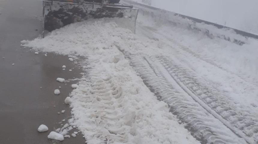 Kocaeli&rsquo;nde karla m&uuml;cadele &ccedil;alışmaları s&uuml;r&uuml;yor