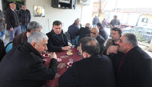 Ümmet Akın, Çeştepe’de pazarcı esnafı ve vatandaşlarla bir araya geldi