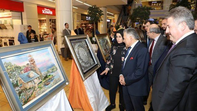 Memduh Büyükkılıç, Kağıt Rolyef Sergisini Gezdi