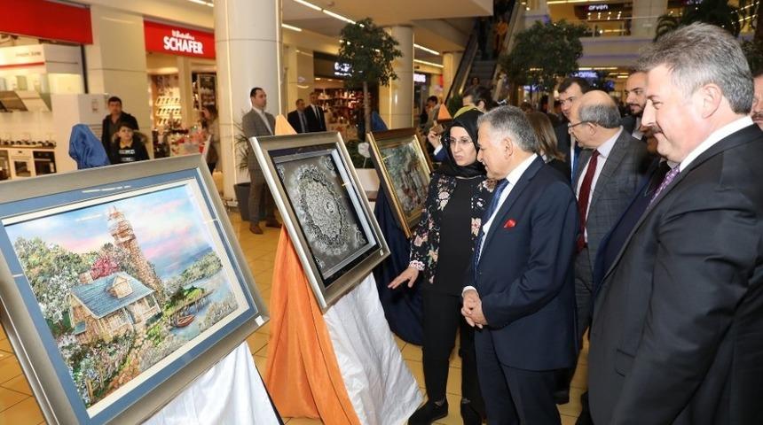 Memduh Büyükkılıç, Kağıt Rolyef Sergisini Gezdi