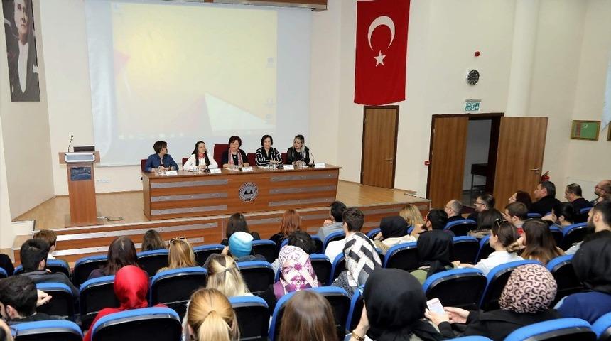 KAY&Uuml;&rsquo;de Kadın Girişimciler &Ouml;ğrencilerle Bir Araya Geldi