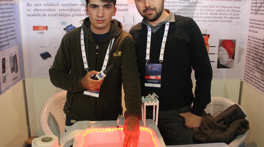 Lise &ouml;ğrencisi boğulmalara karşı 'akıllı bone' geliştirdi