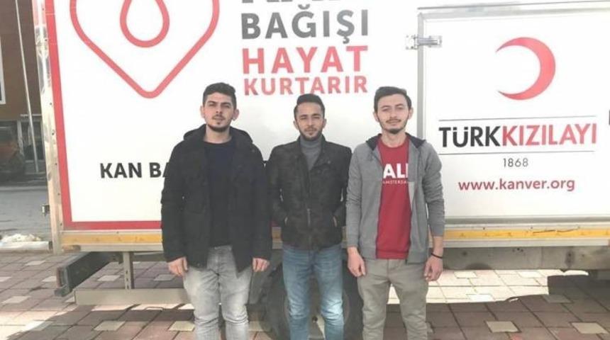 AK Gen&ccedil;lerden kan bağışı