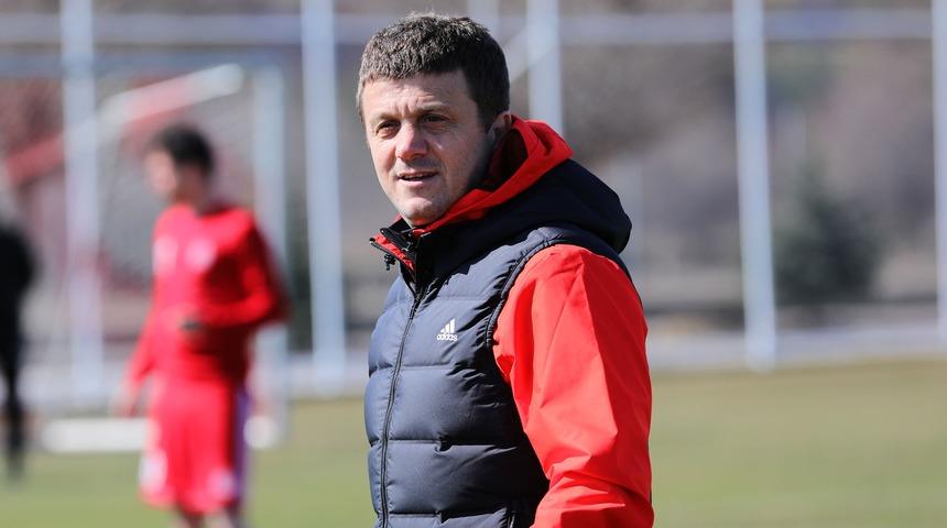 Hakan Keleş: Bursaspor'un coşkusuna karşılık verirsek puanla döneriz