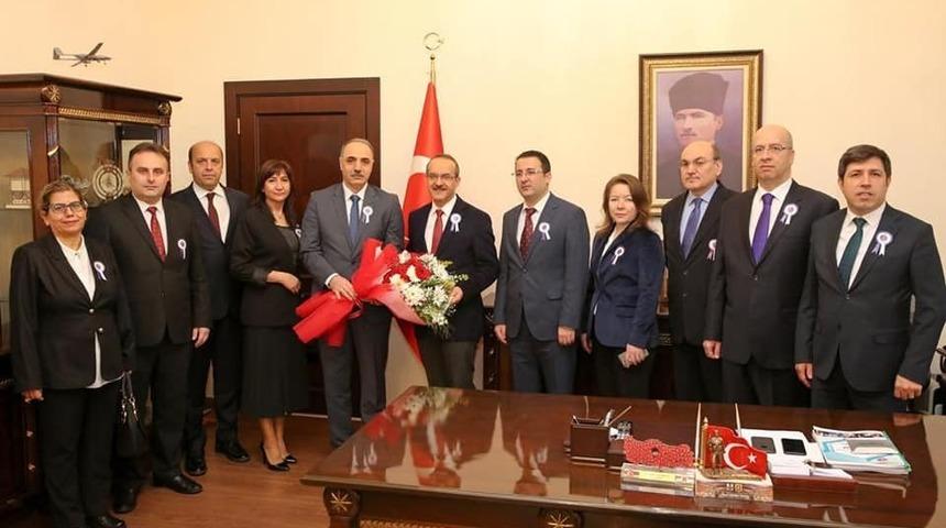 Vali Yavuz: &ldquo;Vatandaşlığın &ouml;l&ccedil;&uuml;s&uuml; vergi vermekle başlar&rdquo;