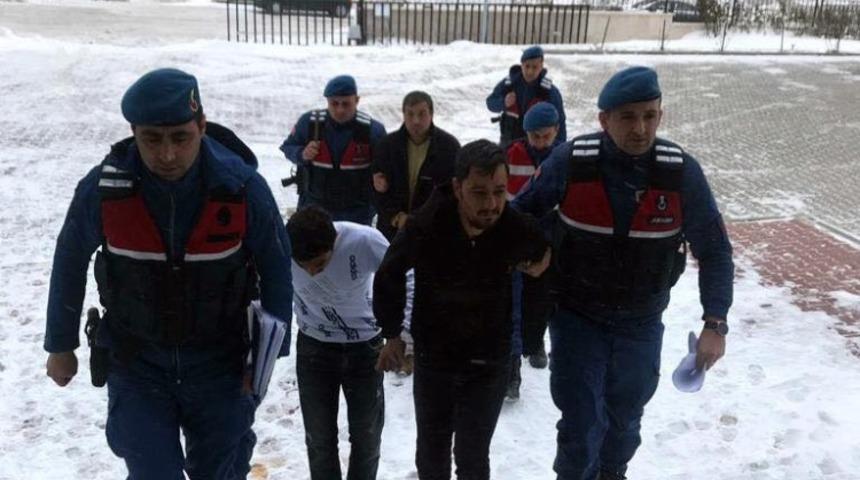 Askeriyeden malzeme &ccedil;alan hırsızlara su&ccedil;&uuml;st&uuml;