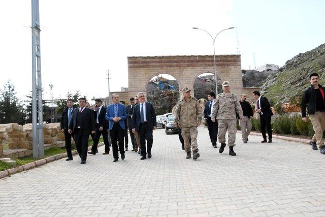 Vali Aykut Pekmez Gölbaşı ilçesinde incelemelerde bulundu