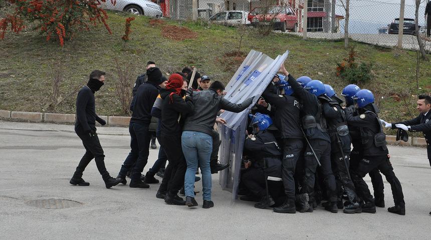 Kırıkkale'de, polisten 'toplumsal olaylara müdahale' tatbikatı