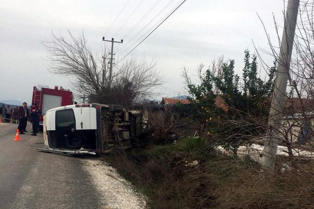 Şoförün kalp krizi geçirdiği öğrenci servisi devrildi: 1 ölü, 3 yaralı