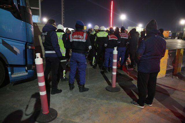 Bazı tır şoförleri Kapıkule'de kontak kapattı