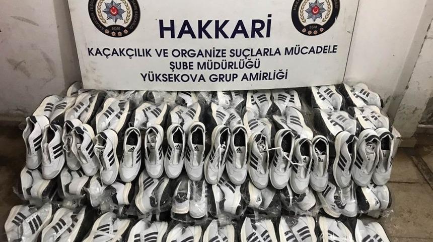 Hakkari&rsquo;de 115 &ccedil;ift g&uuml;mr&uuml;k ka&ccedil;ağı ayakkabı ele ge&ccedil;irildi