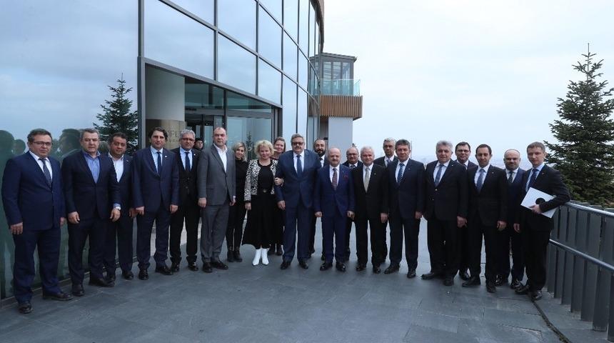 Vali &Ccedil;akacak ve B&uuml;y&uuml;kel&ccedil;i Yerhov, Eskişehirli sanayicilerle bir araya geldi