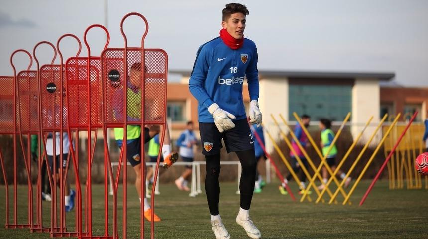 Doğan Alemdar U-17 Milli takımına davet edildi