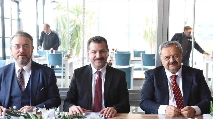 Balıkesir B&uuml;y&uuml;kşehir Belediye Başkan Adayı Y&uuml;cel Yılmaz, Burhaniye&rsquo;de vatandaşla buluştu