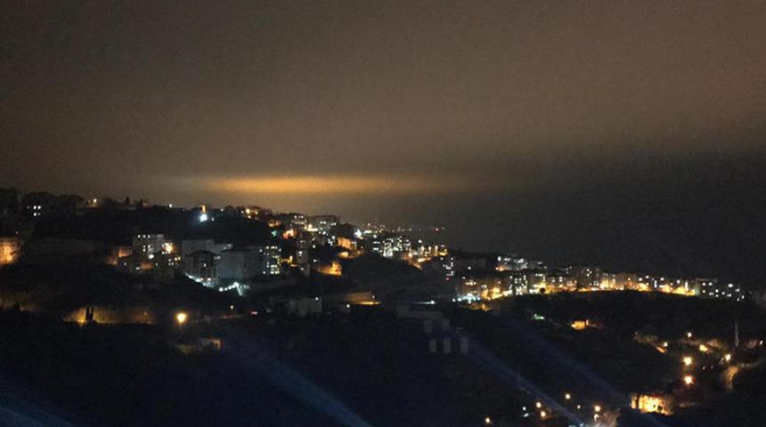 Trabzon'da turuncu ışık merak uyandırdı! Gören telefona sarıldı