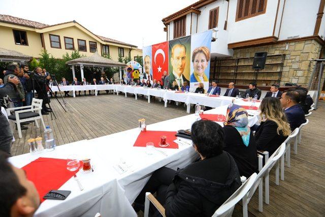 Sözen, meclis üyelerini tanıttı