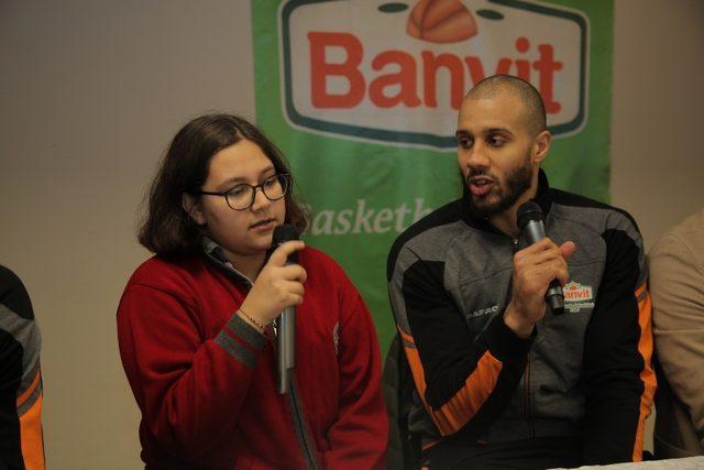 Banvitli basketbolcular okul ziyaretlerinde