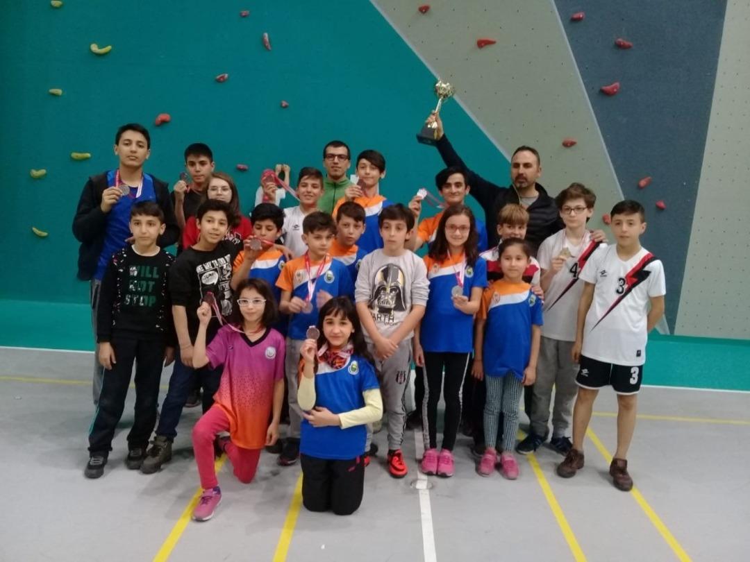 Minik sporcular İneg&ouml;l&rsquo;&uuml;n g&ouml;ğs&uuml;n&uuml; kabartıyor