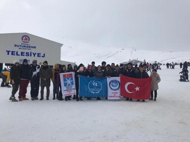 Aydınlı gençler kar şenliğine katıldı