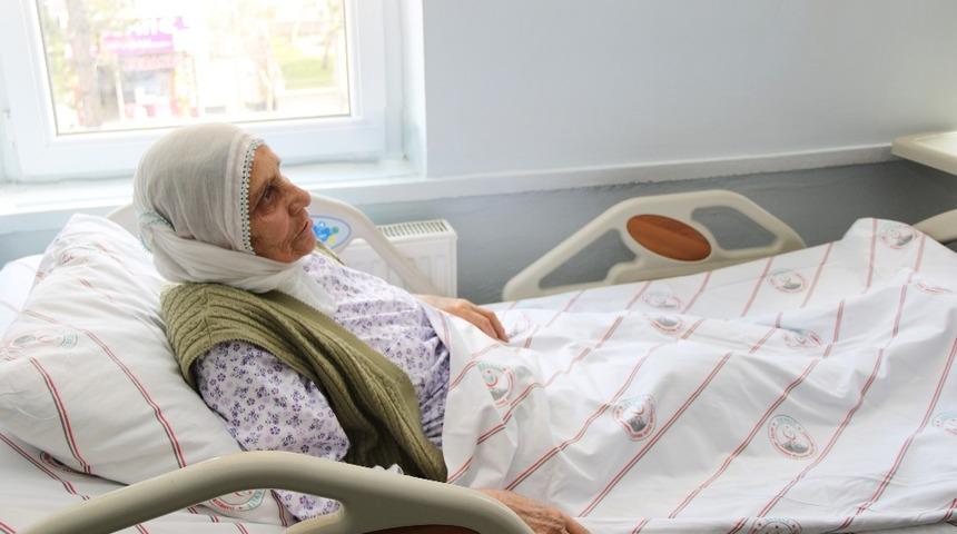 83 Yaşındaki Nazmiye Nine Şifayı Develi Hatice Muammer Kocat&uuml;rk Devlet Hastanesi&rsquo;nde buldu