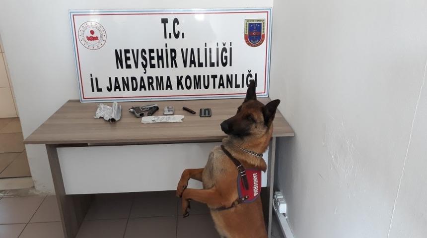 Jandarma uyuşturucudan 2 kişiyi yakaladı