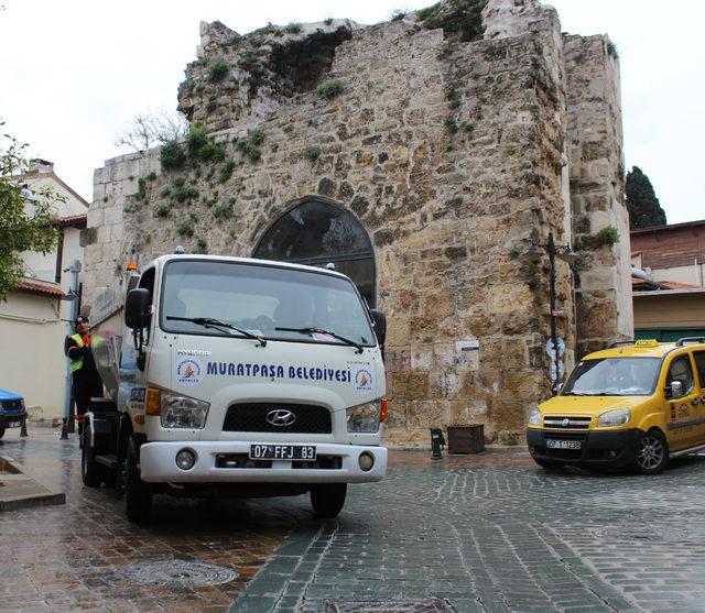 Klasik müziği duyan çöpünü dışarı çıkarıyor