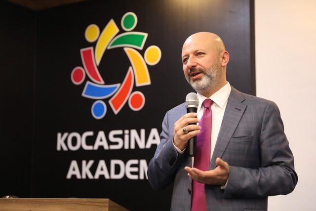 Kocasinan Akademi’nin kursiyerleri hem meslek öğreniyor hem ekonomiye katkı sağlıyor