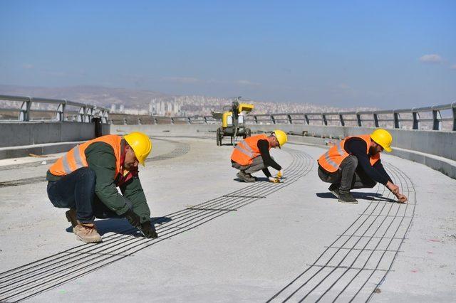 Ankara Büyükşehir Belediyesi yol çalışmalarını ara vermeden sürdürüyor