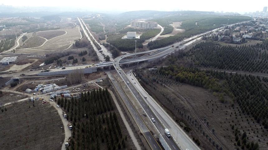 Ankara B&uuml;y&uuml;kşehir Belediyesi yol &ccedil;alışmalarını ara vermeden s&uuml;rd&uuml;r&uuml;yor