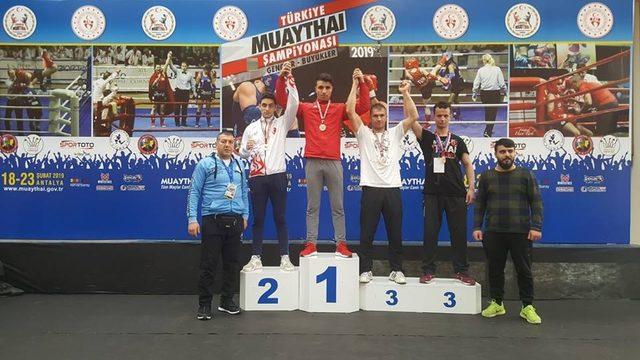 Kayserili Muaythaiciler Antalya’da madalyalara ambargo koydu