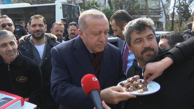 Cumhurbaşkanı Erdoğan'a evinin önünde doğum günü sürprizi