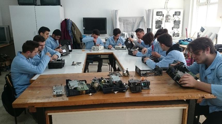 &ldquo;Elektronik &Ccedil;&ouml;p Değildir Projesi" ile ekonomiye b&uuml;y&uuml;k katkı