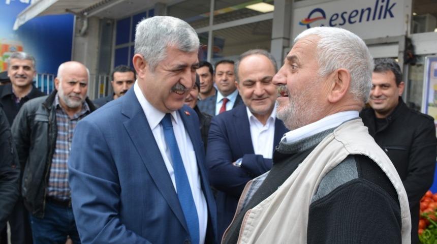 Esenlik&rsquo;te maliyetine sebze ve meyve satışı başladı