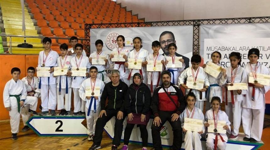 Malatya karatede hem erkeklerde hem de kızlarda birinci