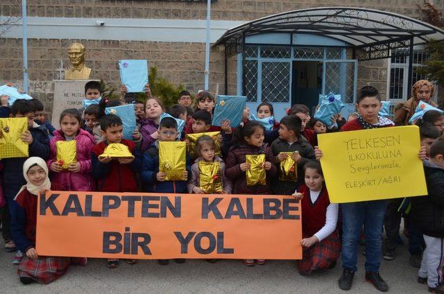 Kayseri’den Ağrı’daki kardeş ilkokuluna hediye gönderdiler