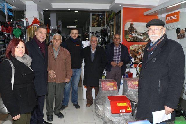 Şehzadeler esnafından Özdemir’e yoğun ilgi