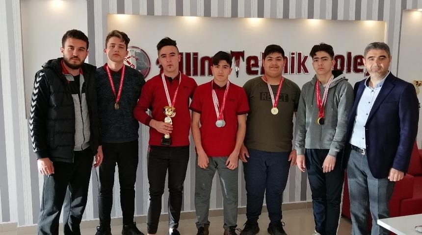 Zirveyi kimseye kaptırmadılar