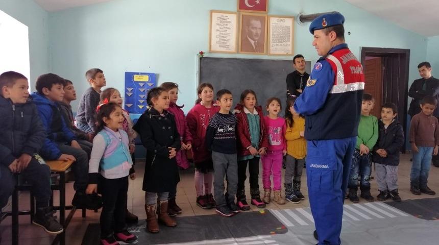 G&uuml;m&uuml;şhane&rsquo;de Jandarma trafik dedektiflerini bilgilendiriyor