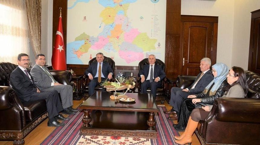 Vali Yazıcı, &ldquo;Vergi vermek kutsal bir vatandaşlık g&ouml;revidir&rdquo;