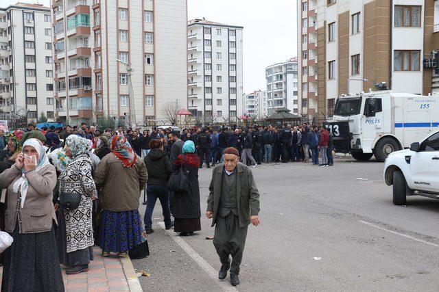 Diyarbakır'da pazar esnafı arasında yer gerginliği