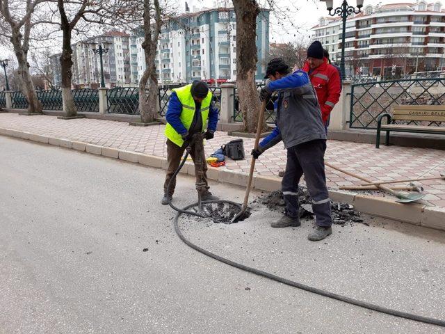 Çankırı Belediyesi atık su kolektör hatlarını temizliyor