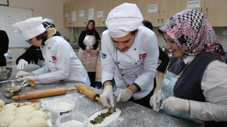 &Ouml;ğrenciler KO-MEK mutfağında mancarlı pide yaptı