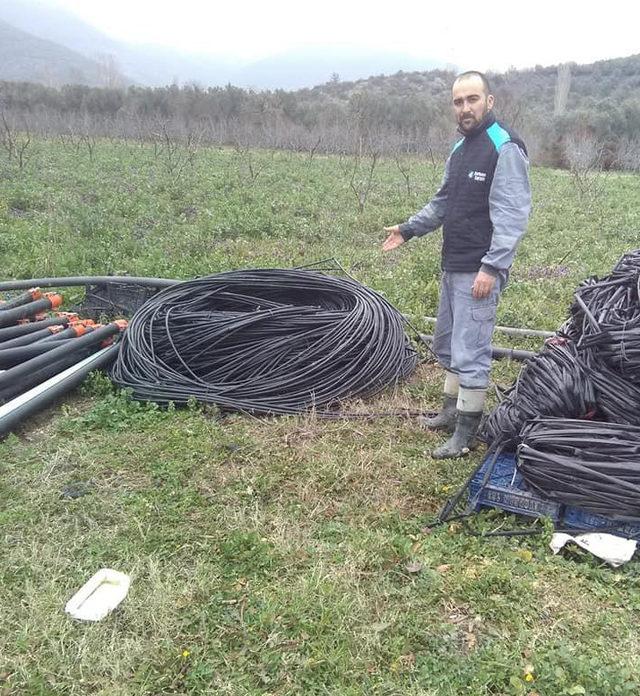 Hırsızlar bahçelerdeki sulama vanalarını çaldı