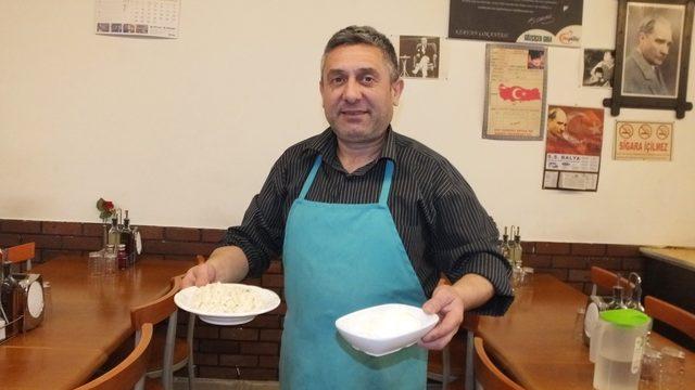 Burhaniyeli lokantacı, tüm yemek çeşitlerini 5 liraya indirdi