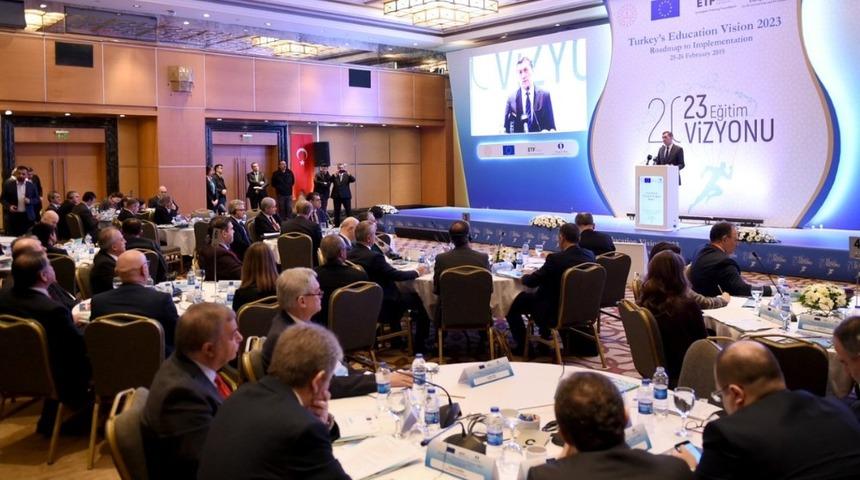 Rekt&ouml;r &Ccedil;omaklı, 2023 Eğitim Vizyonu &Ccedil;alıştayına katıldı