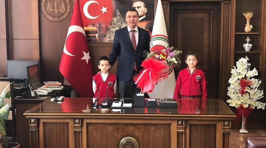 &Ouml;ğrencilerden Erzurum adliyesine teşekk&uuml;r ziyareti