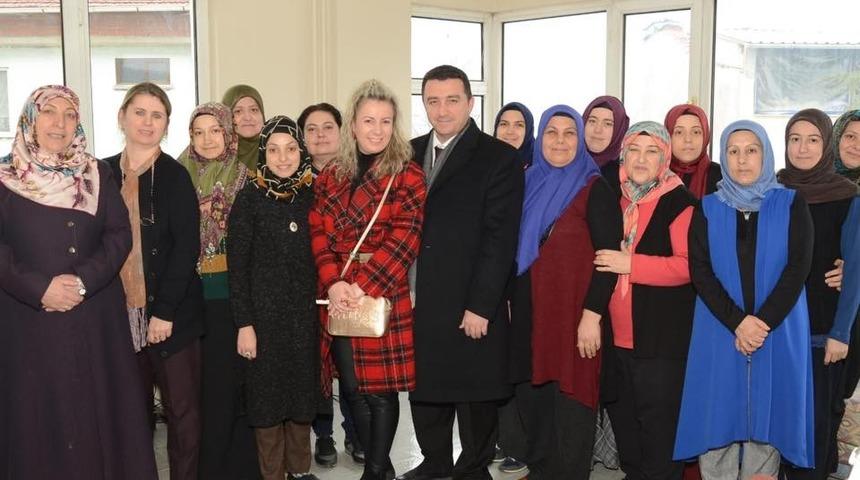 Başkan Bakıcı dikiş kursiyerlerini ziyaret etti